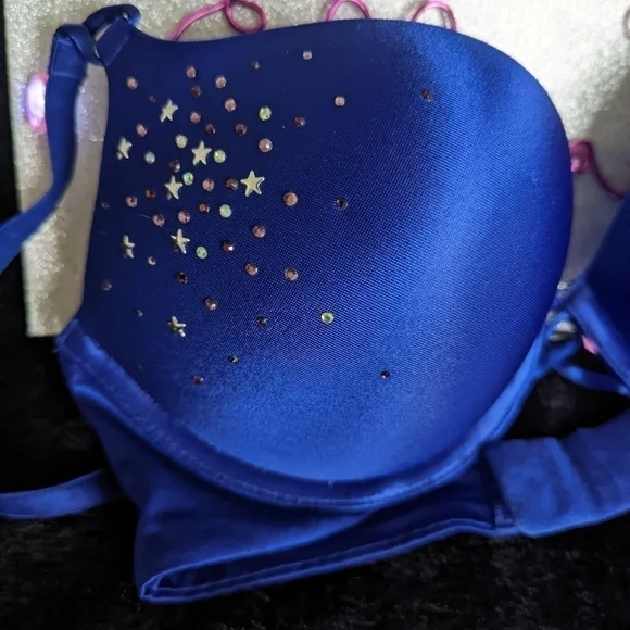 Victoria's Secret Miraculous Plunge Bra - Picture 3 of 7